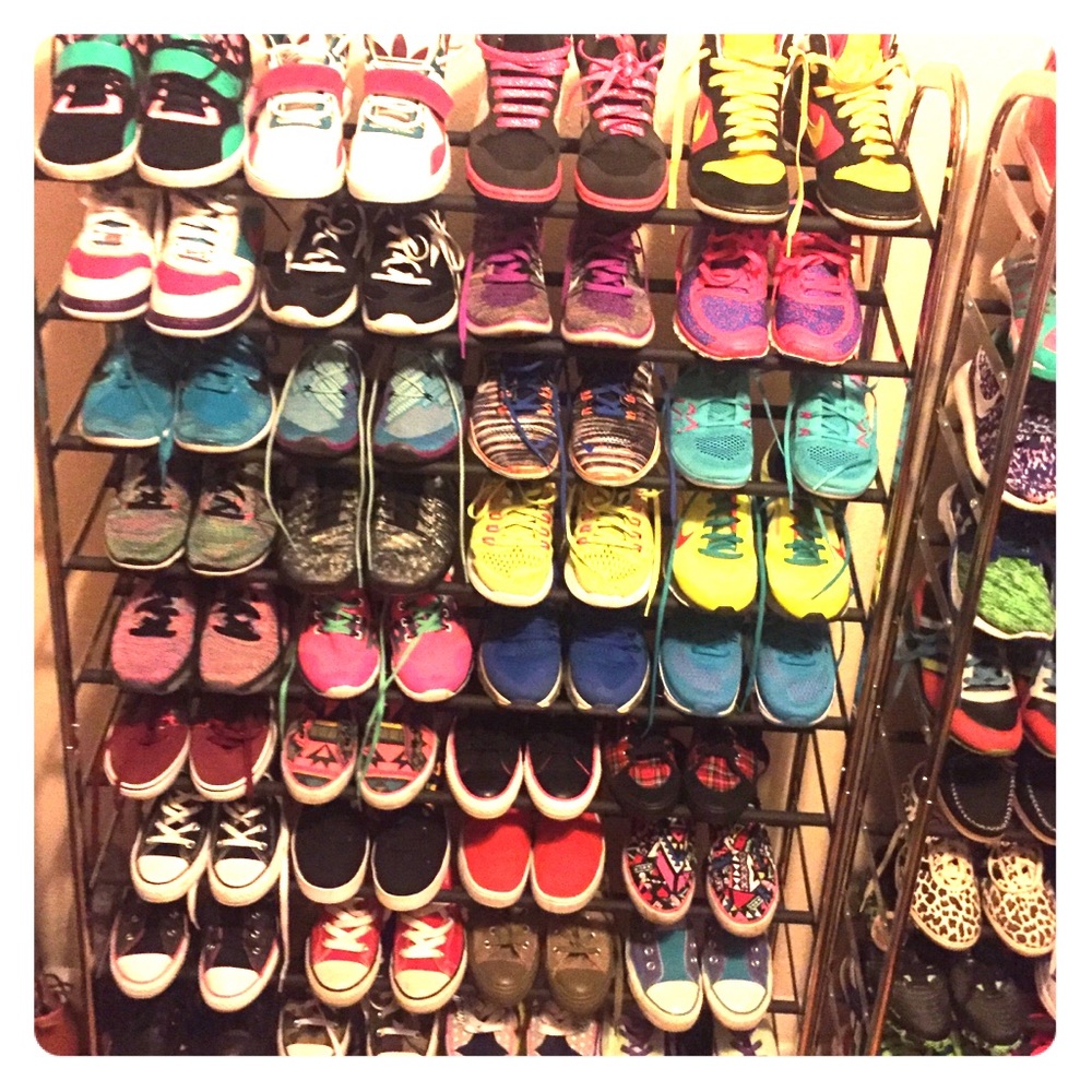 Women’s athletic shoes; size 6.5